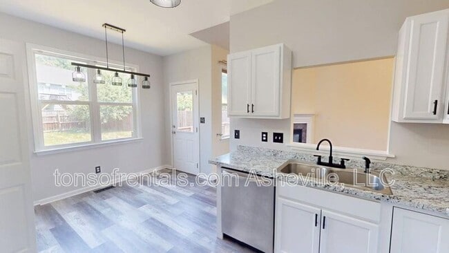 Building Photo - 111 Woodcreek Cir
