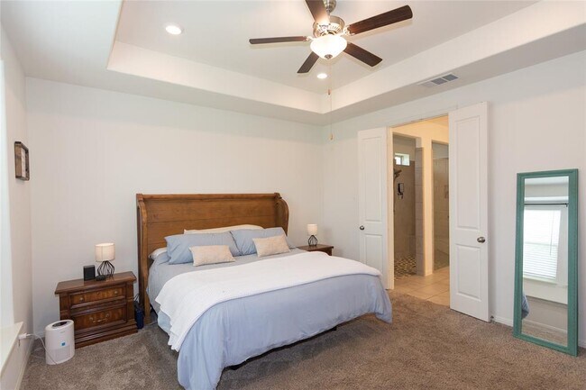 Building Photo - 501 Sixpence Ln