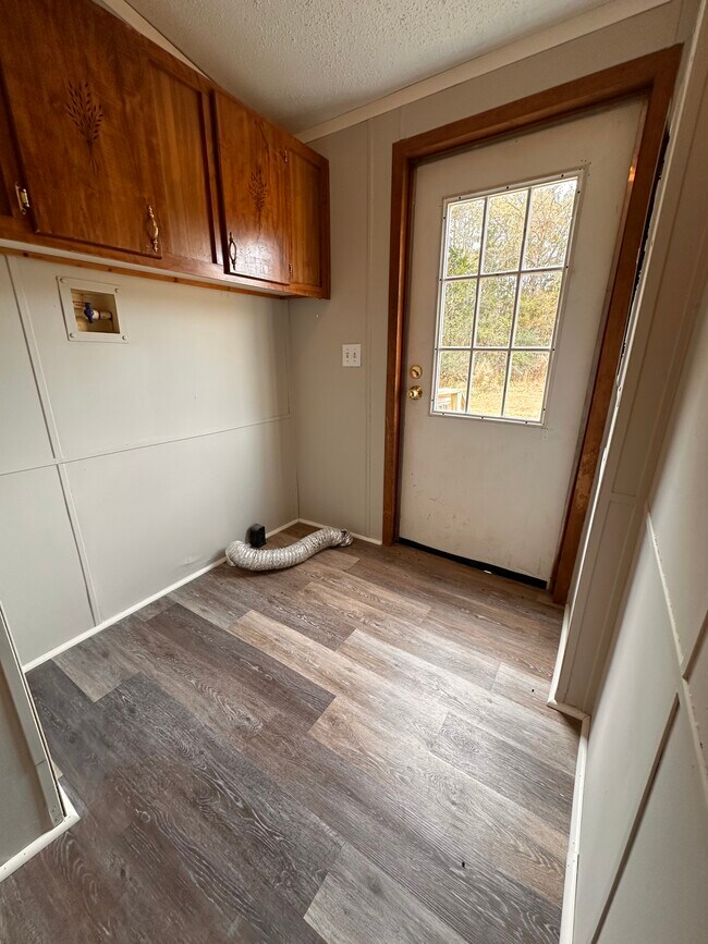 Building Photo - 252 Cobb Rd