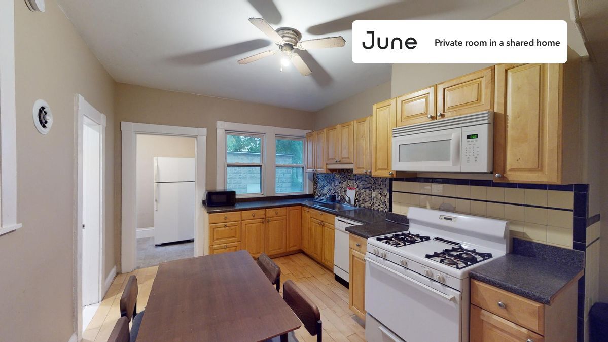 Building Photo - Room in Shared 6 bed/2 bath home