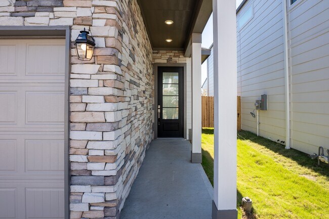 Building Photo - 2206 Diagonal Ln