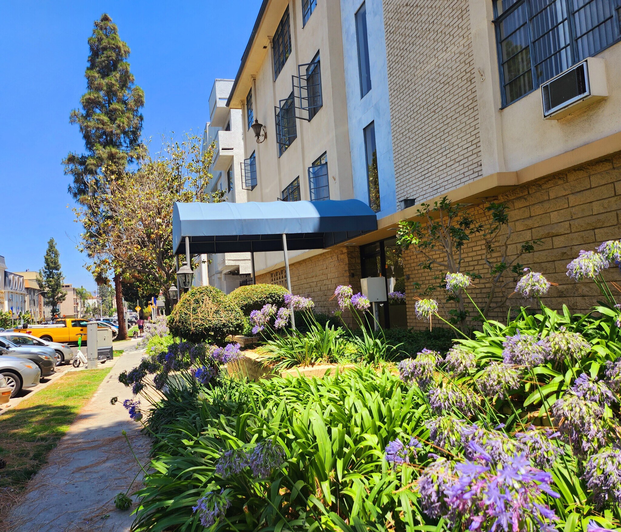 Building Photo - 456 S. Harvard Blvd