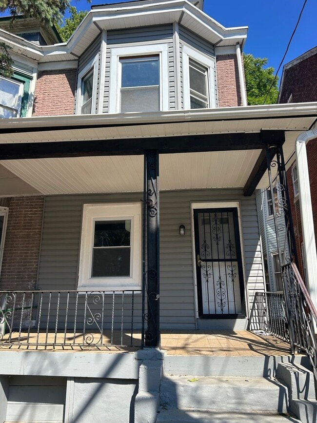 Building Photo - 156 Hoffman Ave