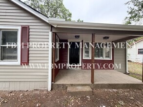 Building Photo - 303 E Thompson St