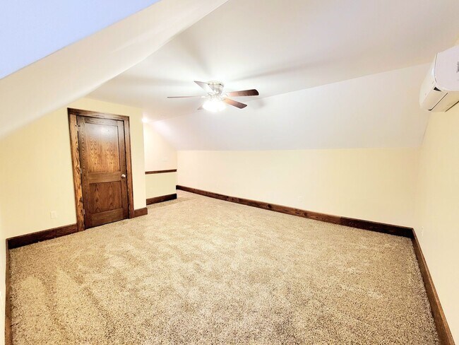 Building Photo - 2166 Arlington Ave