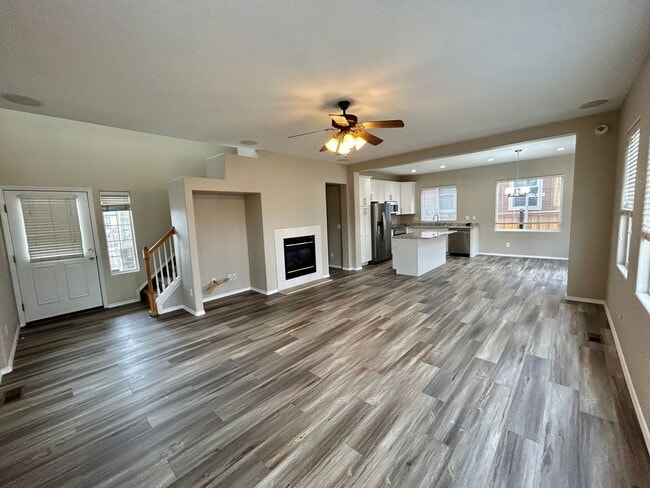 Building Photo - Beautiful Stetson Hills 3 Bedroom