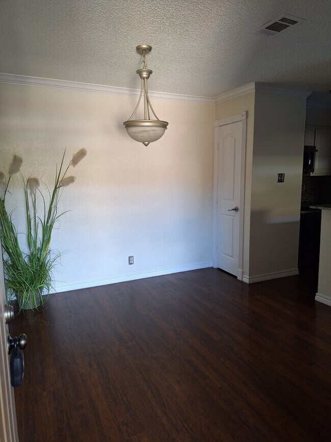 Building Photo - 1101 Calico Ln