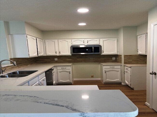 Primary Photo - 5363 King Richard Dr