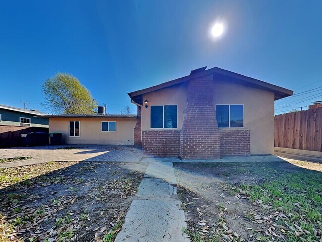 Building Photo - 10757 Valley View Ave