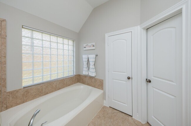 Building Photo - 27907 Brandy Creek Lane