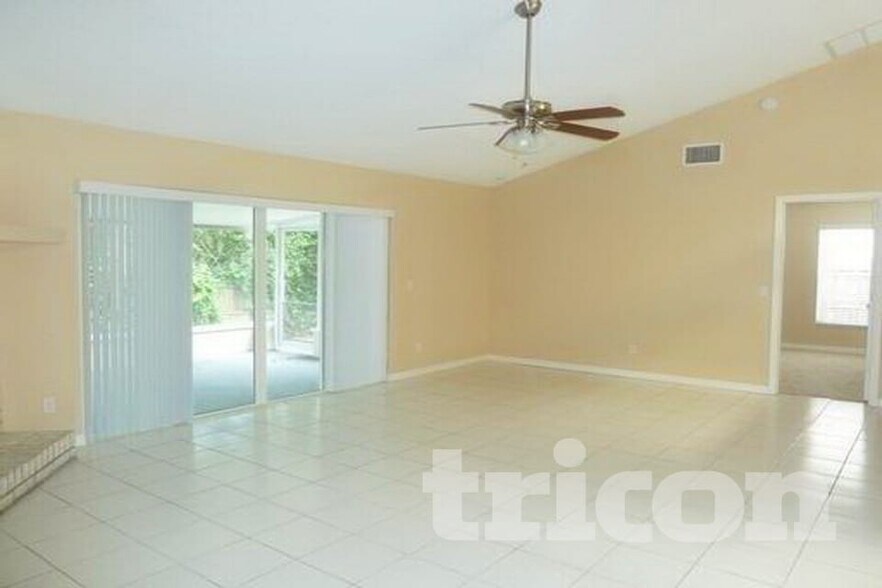 Building Photo - 2143 Opal Dr