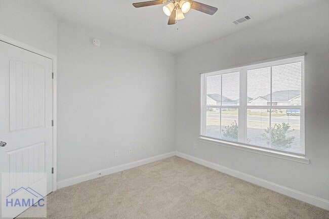 Building Photo - 20 Fuller Wy NE