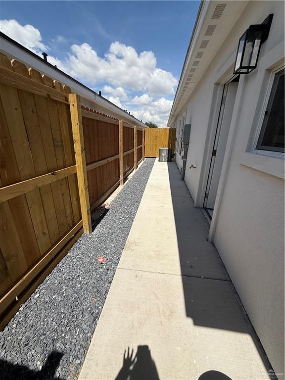 Building Photo - 2113 Elsham Ave