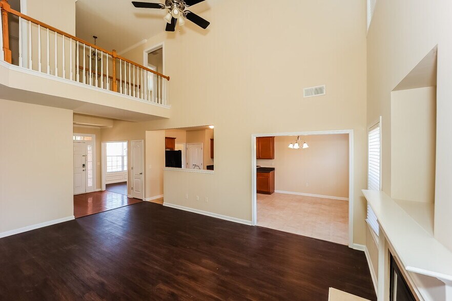 Building Photo - 605 Needle Rush Cir