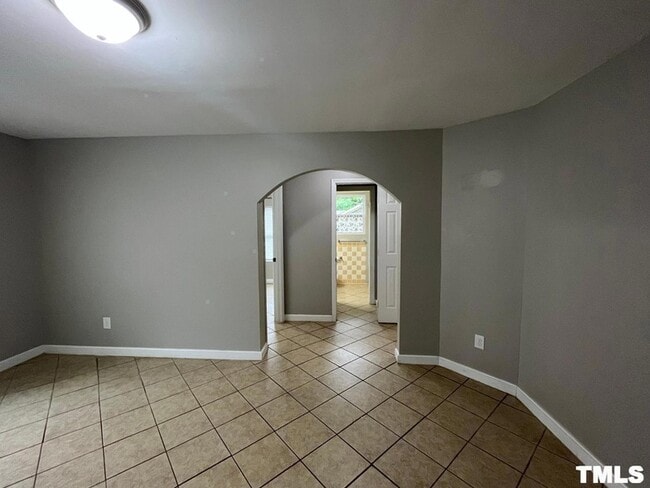 Building Photo - 316 W Chestnut Ave