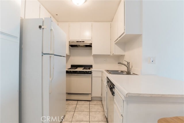 Building Photo - 450 E 4th St