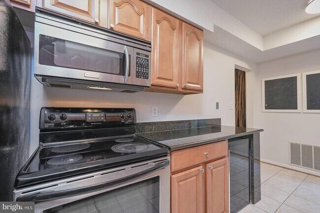 Building Photo - 5802 Nicholson Ln