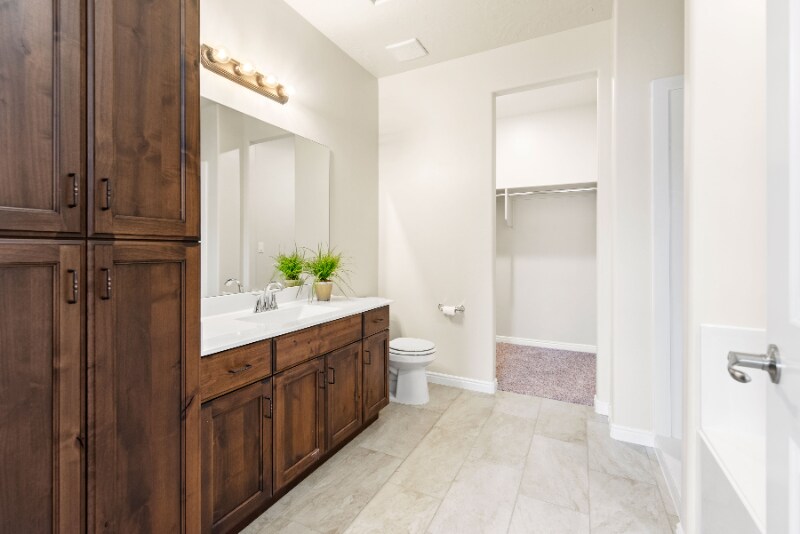 Building Photo - 140 W Center St