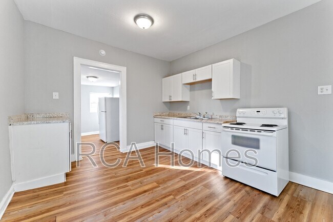 Primary Photo - 2956 Ruckle St