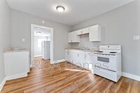 Building Photo - 2956 Ruckle St