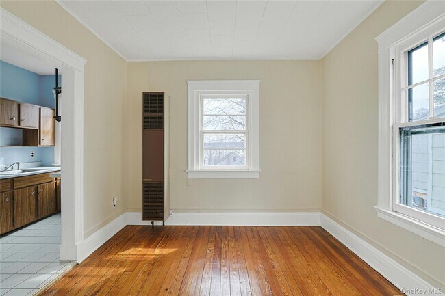 Building Photo - 105 S Broadway