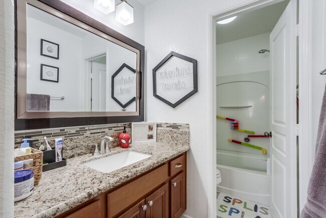 Building Photo - Spacious 3 Bed / 3 Bath Townhome with 2-Car Garage in Gated San Marcos Community