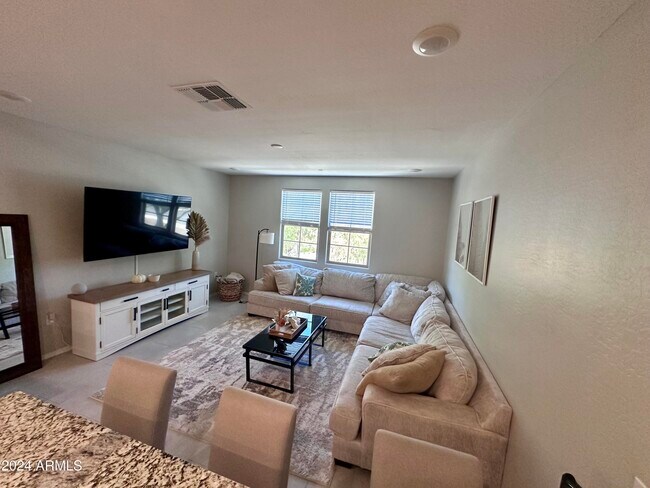 Building Photo - 2669 S Peppertree Dr