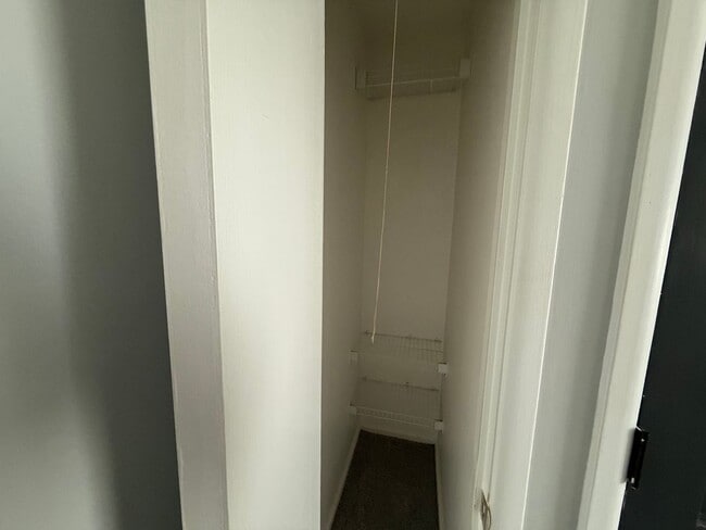 Building Photo - Beautifully Updated 2 Bed, 1 Bath Home for...