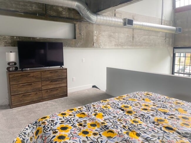 Building Photo - 2 Bedroom 2 Bathroom Loft Near Loveland Bi...