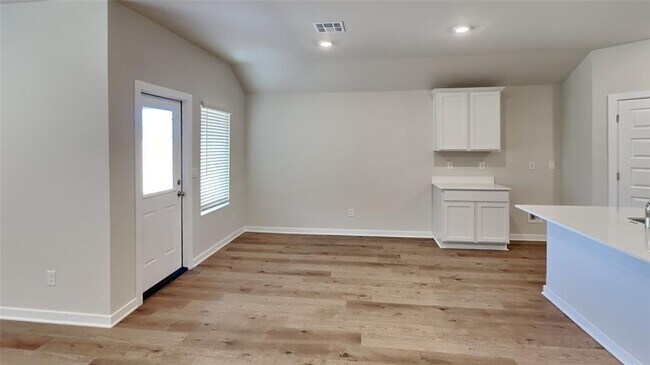 Building Photo - 2825 Otis Ln