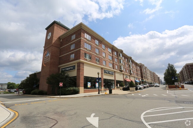 Building Photo - The Peninsula at City Place