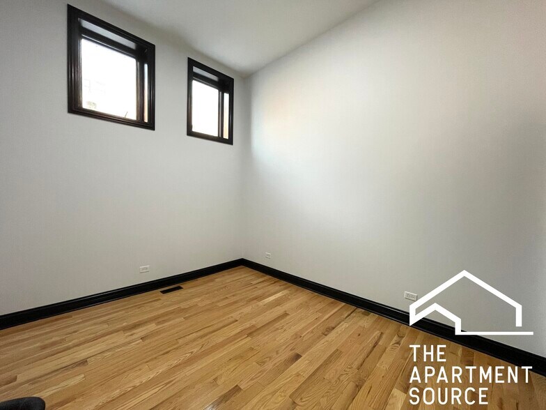 Building Photo - 2842 W Augusta Blvd