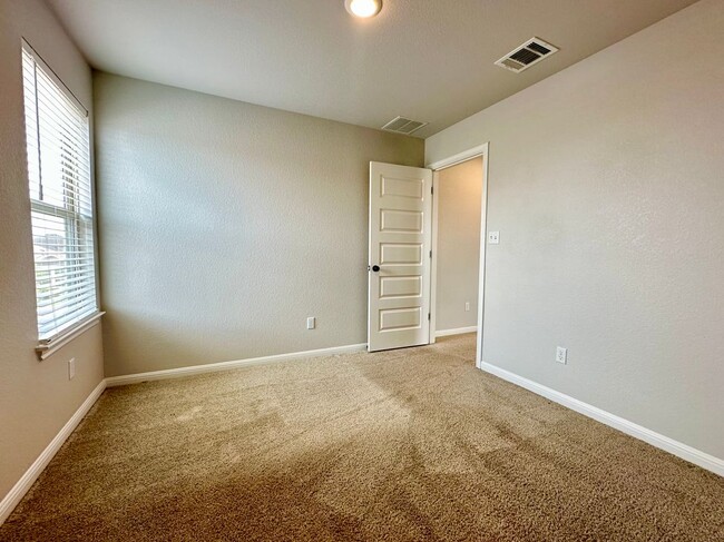 Building Photo - 149 Gullivers Dr