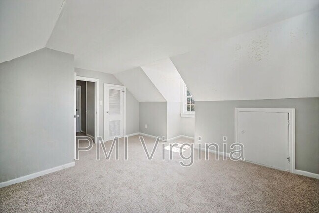 Building Photo - 2312 Calvin Ave