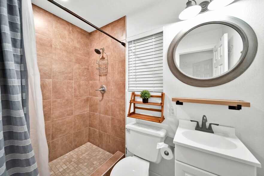 Guesthouse bath - 3075 Forest Hills Dr