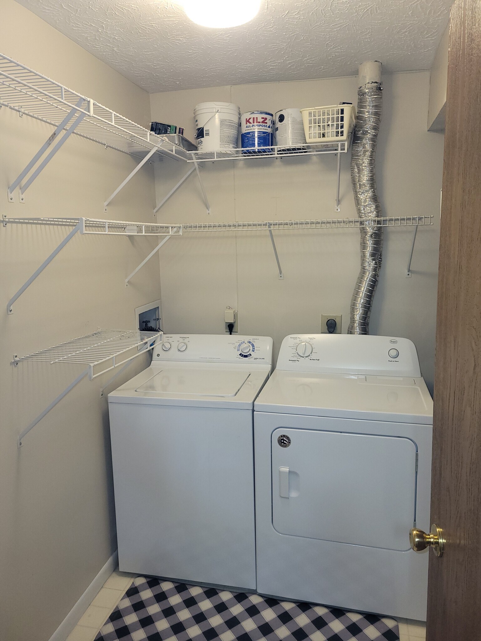 laundry room - 30 Creekwood Dr