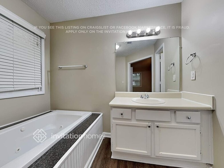 Building Photo - 5995 Bayside Dr NW