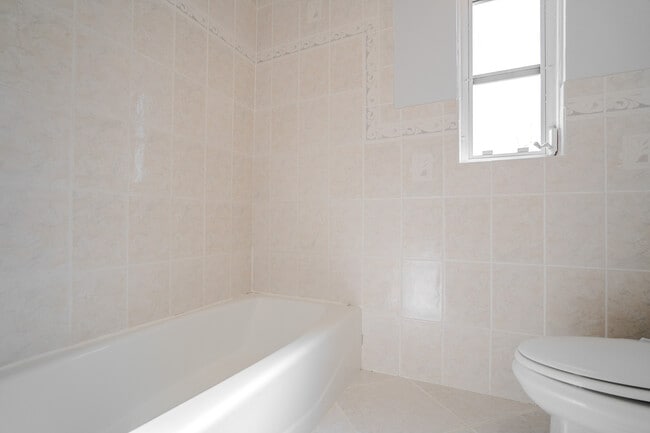 Building Photo - 4420 W Fair Oaks Ave