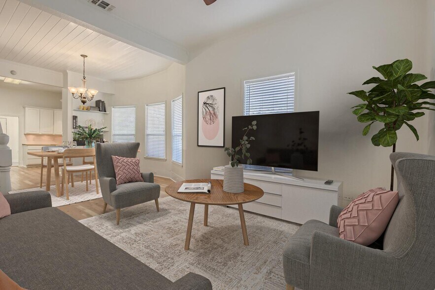 Primary Photo - Updated & charming Lavaca home with large ...