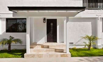 Building Photo - 2537 Davis Ave
