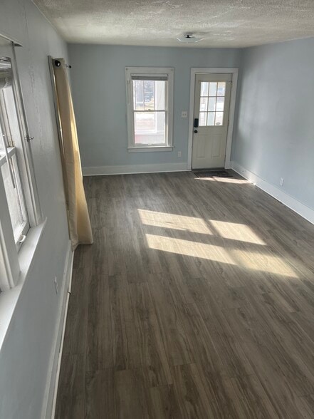 Building Photo - 727 Bellevue Ave