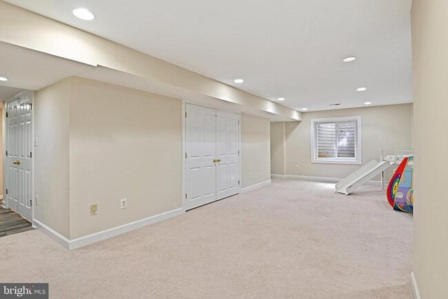 Building Photo - 2918 Glenvale Dr