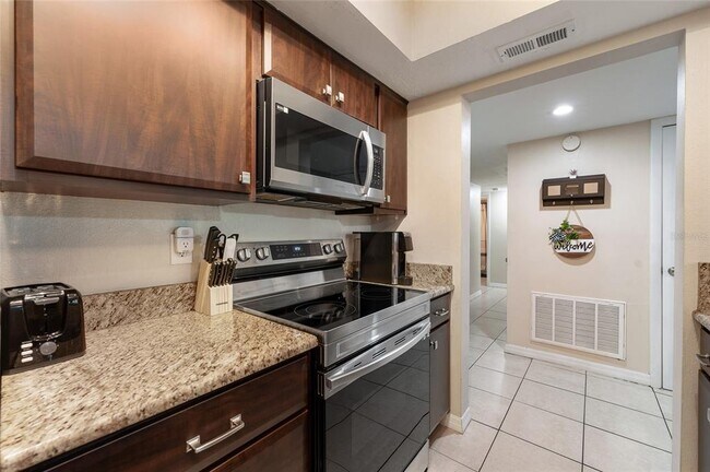 Building Photo - 5071 Eaglesmere Dr