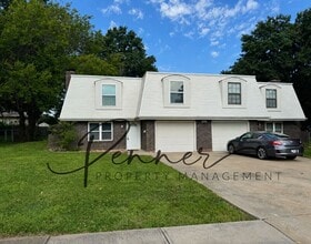 Building Photo - 604 NE Magellan Ave