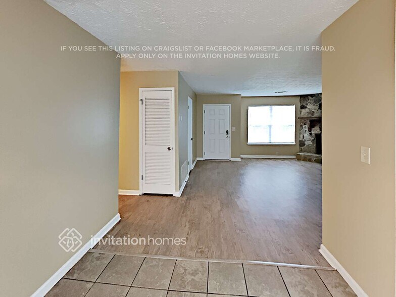 Building Photo - 2463 Mistletoe Ln SW