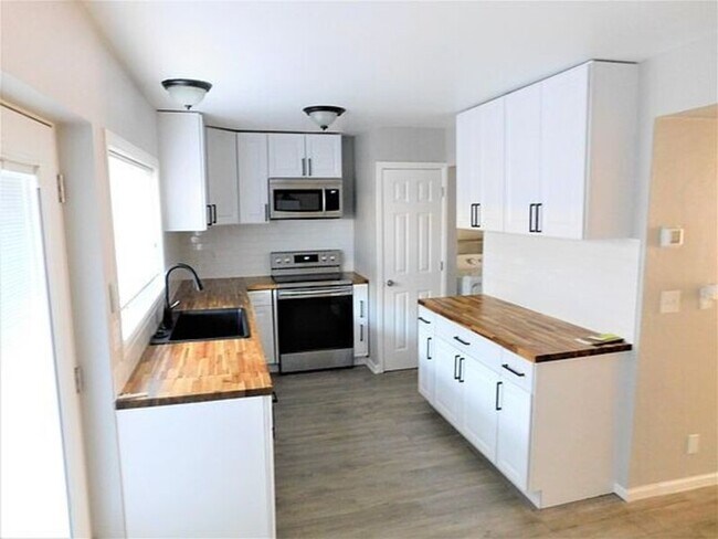 Building Photo - 13046 E Kansas Pl