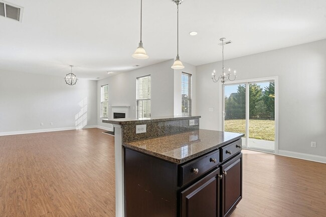 Building Photo - BEAUTIFUL single-Family home with $500 towards first month's rent- 2-Car Garage | Community Pool ...