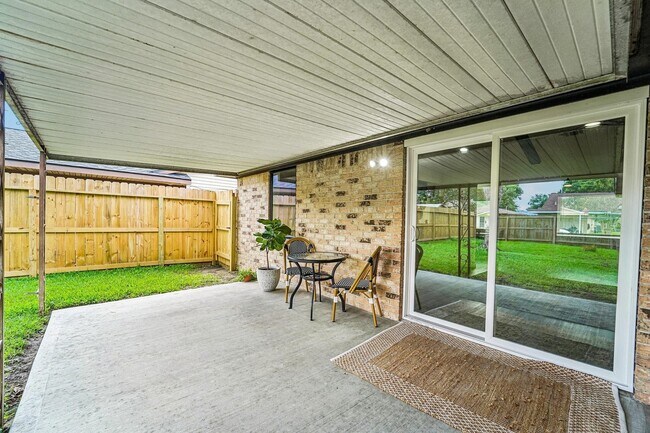 Building Photo - 2801 Coy Dr