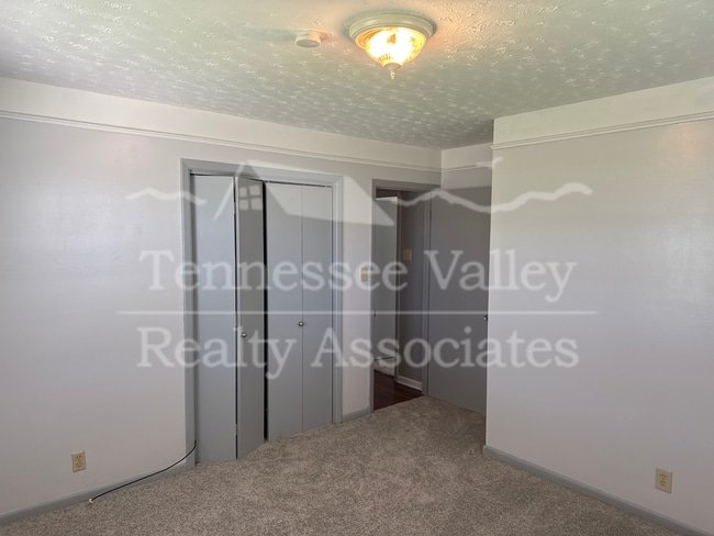 Building Photo - MOVE IN READY! TOUR TODAY! Check out this ...