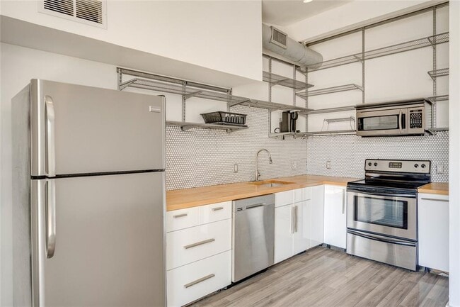 Building Photo - 1304 Mariposa Dr